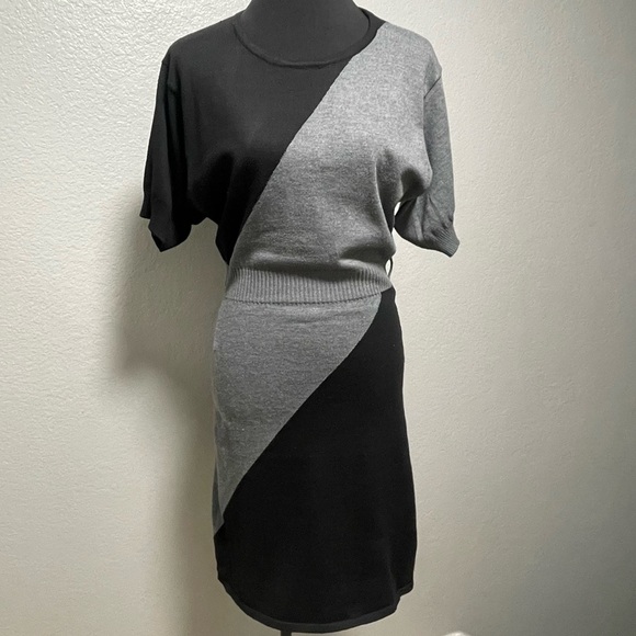 Jon & Anna Dresses & Skirts - Jon & Anna Women’s Colorblock Short Sleeve Sweater Dress MEDIUM